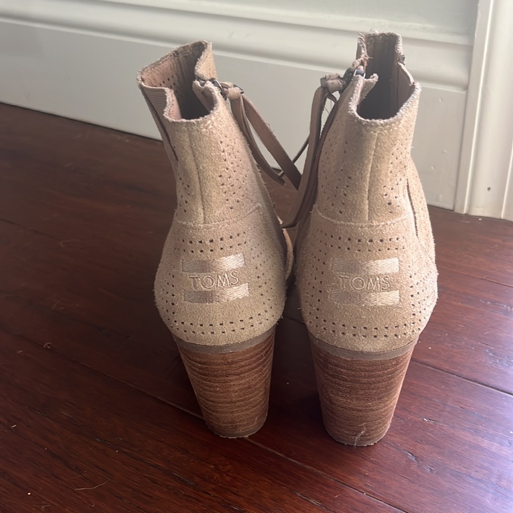 Tom’s Booties - Picture 4 of 6